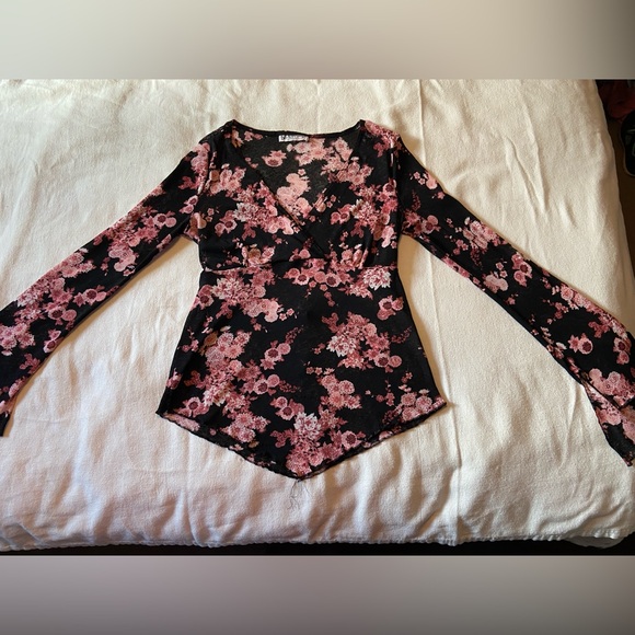 Blouse  Black & Pink Flowers Size Large - Picture 1 of 3